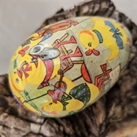 pap-aeg-gult-gammelt-påskeaeg-spillende-aellinger-gammel-paeskepynt